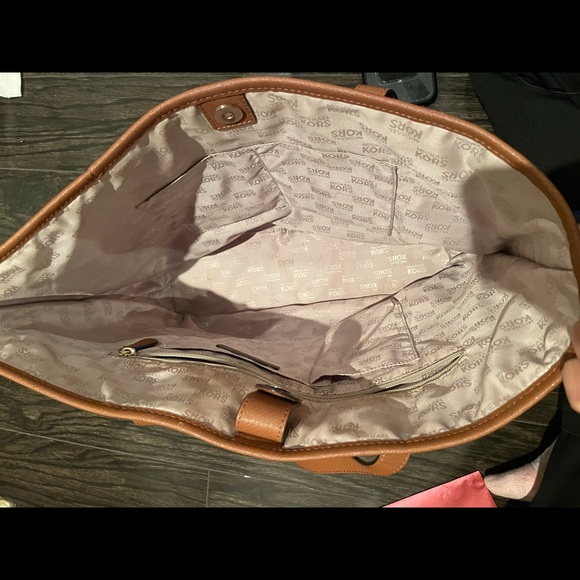 Authentic Michael Kors tote Bag - Picture 4 of 5